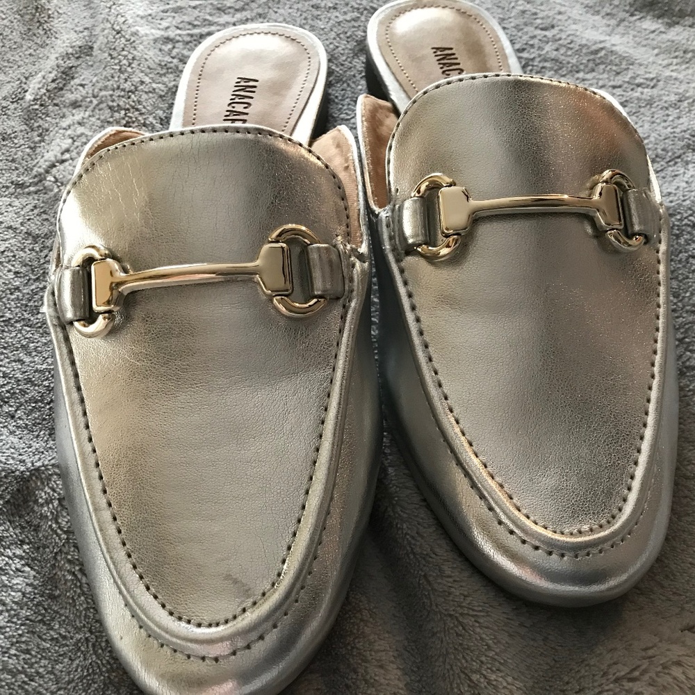 NWOT Anacapri silver slip ons